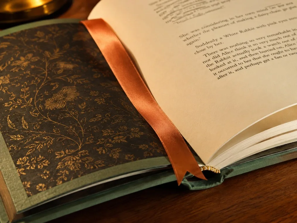 Ribbons & custom endpapers